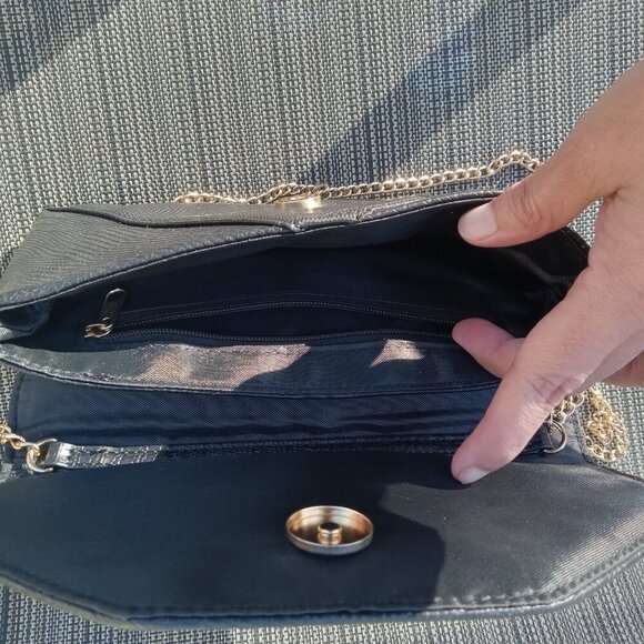 Guess cross over purse - Picture 2 of 5